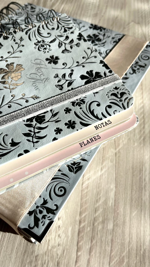 RY Cuaderno escalonado DELUXE HERE - comprar online