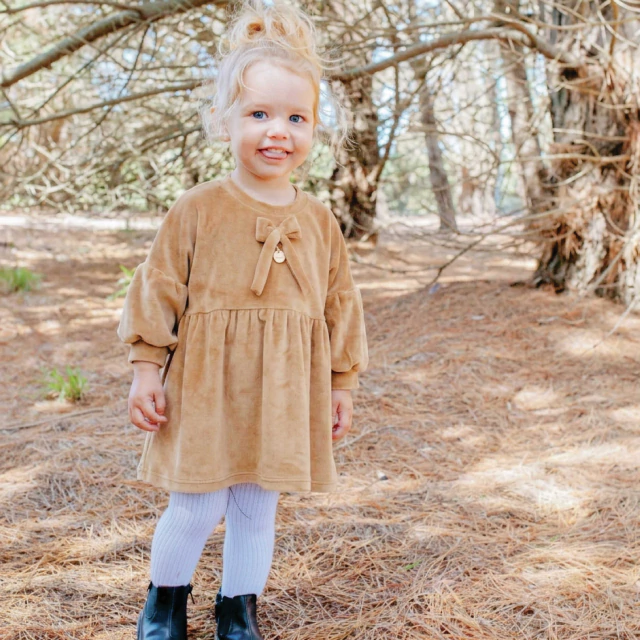 Buzo vestido plush camel — imagen 2