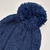 GORRO POMPON TEJIDO AZUL MARINO en internet