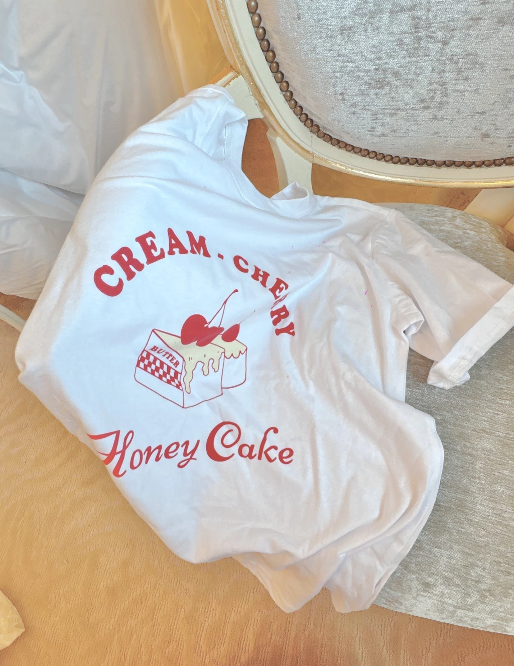 REMERA CREAM-CHERRY nueva colección, en stock!