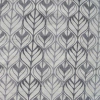 Tela de tusor liviano con diseño estampado de hojas en tonos grises y blanco