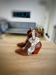 Bota TASMANIA Café oscuro y animal print pelo - comprar online