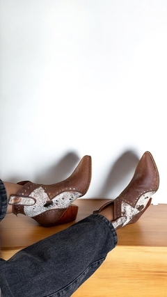 Bota TASMANIA Café oscuro y animal print pelo - comprar online