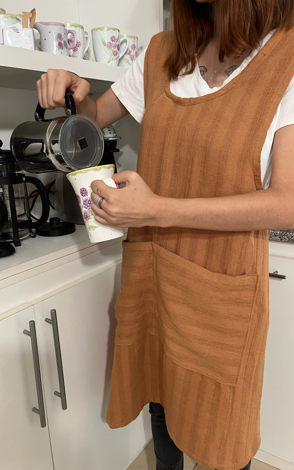 DELANTAL COLOR MARRÓN ÓXIDO