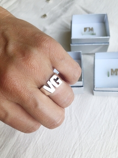 Anillo Iniciales caladas