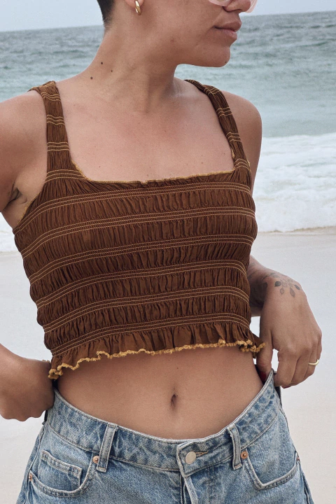 MUSCULOSA ELASTIZADA MARRÓN - comprar online