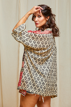 KIMONO CORTO VISHNU FLORES - comprar online