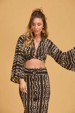 TOP CON MANGAS TRIBAL NEGRO en internet