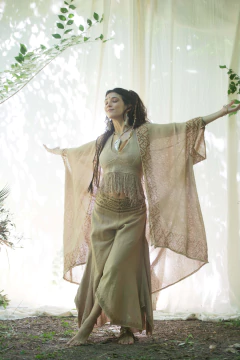 TOP CON FLECOS TOSTADO - Milega