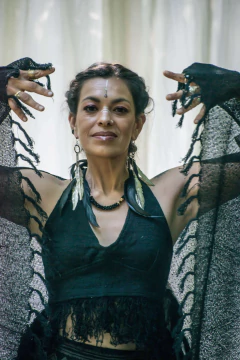 CHAL CON FLECOS NEGRO en internet