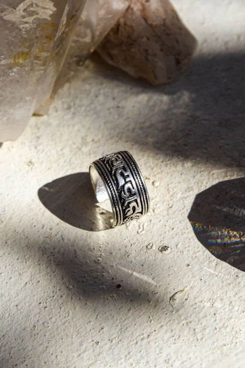 ANILLO OM MANI PADME HUM PLATEADO