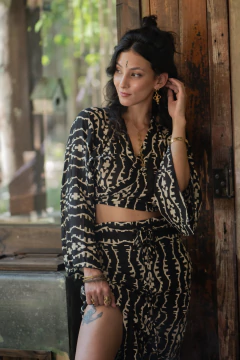 TOP CON MANGAS TRIBAL NEGRO - comprar online