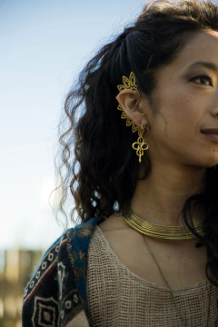 GARGANTILLA HATHOR DORADA en internet