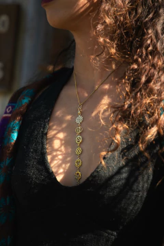 COLLAR 7 CHAKRAS DORADO