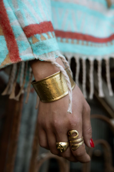 BRASALETE HATHOR DORAD0 - comprar online