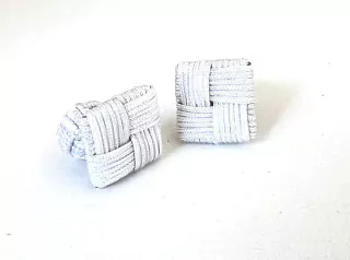 SILK SQUARE CUFF - ESCALA GRISES - comprar online