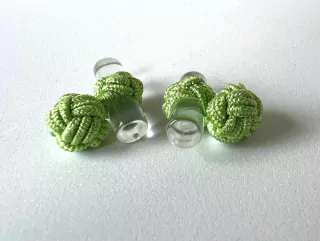 SILK ACRYLIC CUFF. en internet