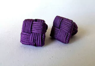 SILK SQUARE CUFF - ESCALAS ROJOS - LONDON TIE