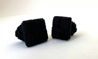 Imagen de SILK SQUARE CUFF - ESCALA GRISES