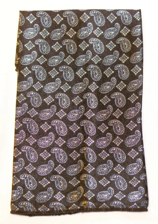 ESSENTIAL POCKET SQ