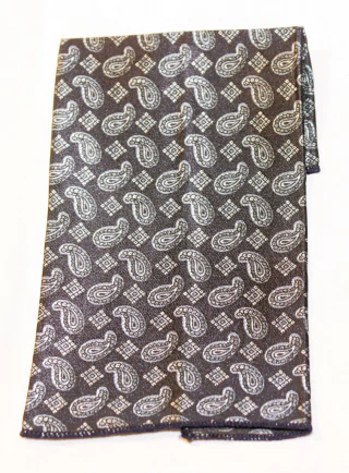 ESSENTIAL POCKET SQ