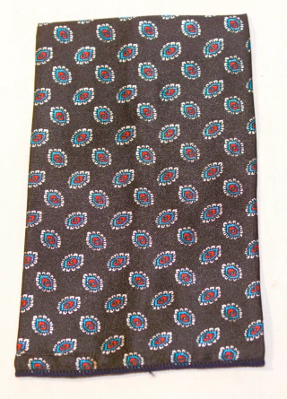 ESSENTIAL POCKET SQ