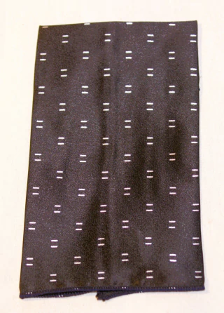 ESSENTIAL POCKET SQ