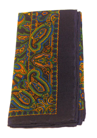ESSENTIAL POCKET SQ