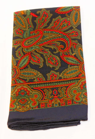 ESSENTIAL POCKET SQ