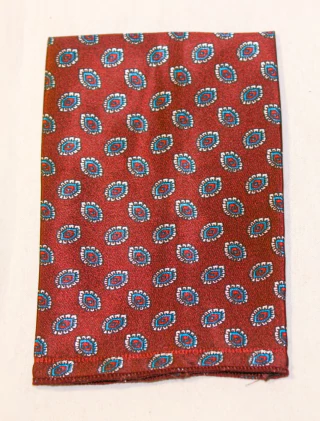 ESSENTIAL POCKET SQ