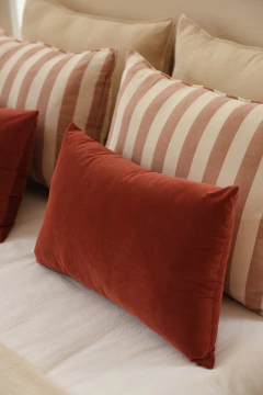 Almohadón Terciopelo Malbec - comprar online