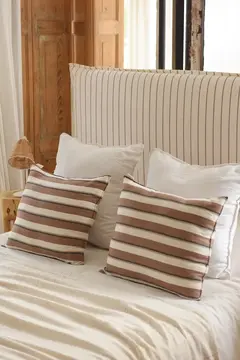 Imagen de Respaldo de cama enfundado rayado reverso liso