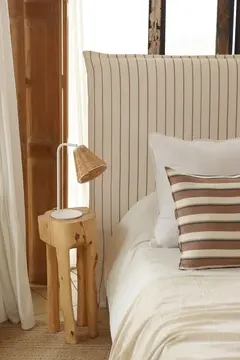Respaldo de cama enfundado rayado reverso liso en internet