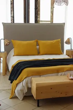 Respaldo de cama enfundado rayado reverso liso