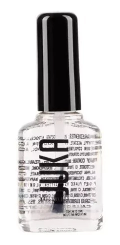 Base de la marca Juka, crea una superficie lisa y uniforme para una aplicación perfecta del esmalte.