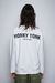 Buzo Essential White en internet