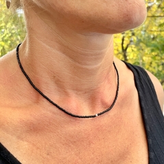 Collar Corto Mono > Mostacilla Checa Negra