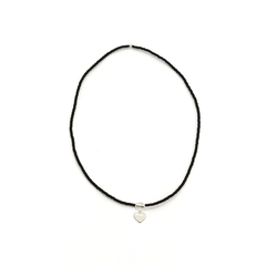 Collar Corto Mono > Mostacilla Checa Negra C/Dije Mini Amor