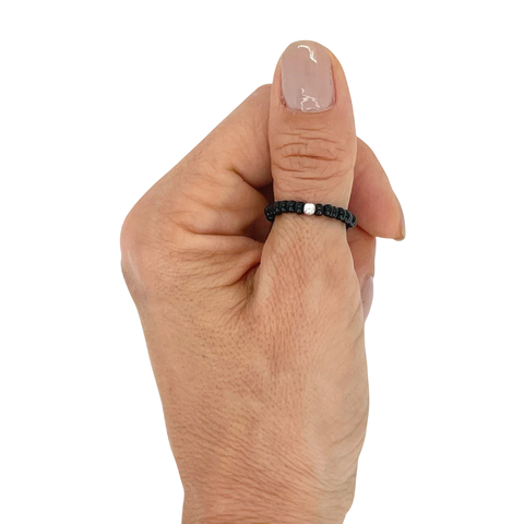 Anillo elastizado Mostacilla Checa Negra con cuentas de plata - comprar online