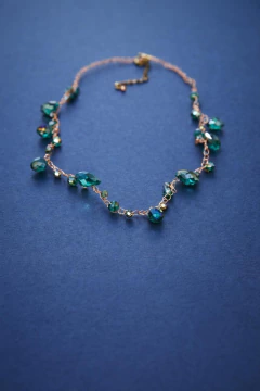 Art. 2201 Collar Cécile Verde Esmeralda S.C. – Cristal de roca tejido a mano