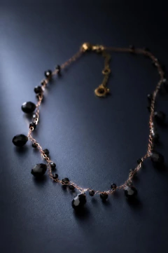 Art. 2201 Collar Cécile negro gold – Cristal de roca tejido a mano. - comprar online