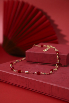 Art. 2401 Collar laminado en oro MIX, color rubi. - comprar online
