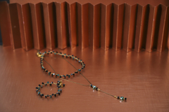 Art.2317 Gargantilla Chantale verde ingles gold. - (copia)