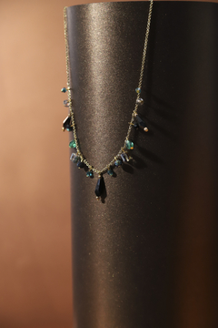 Art.2319 Collar gold Emily verde/ negro, tonos azulinos.