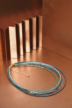 Imagen de Art. 2409 Collar 5 vueltas de cristales JACKIE. Producto PREMIUM, gold color azulino. - (copia) - (copia) - (copia)