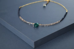 Art.2304 Collar corto combinado Colette verde ingles. - comprar online