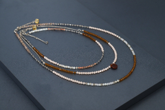 Art.2321 Set de tres collares en combinación Colette silver ambar.