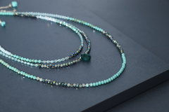 Imagen de Art.2321 Set de tres collares en combinación Colette silver esmeralda.
