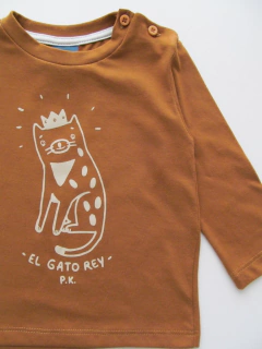 Remera Gato rey bebés - discontinuo - Pambokids