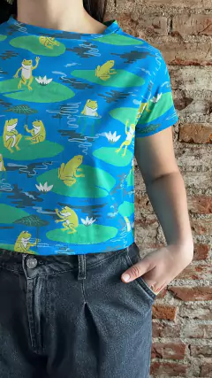 Remera Ranas crop - comprar online